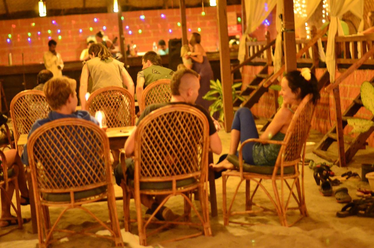 Sea Bird Beach Cafe & Cottages Morjim Luaran gambar