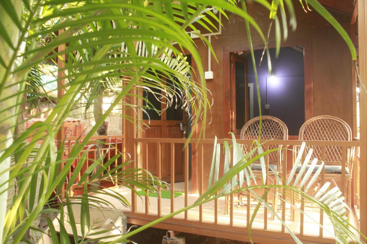 Sea Bird Beach Cafe & Cottages Morjim Luaran gambar