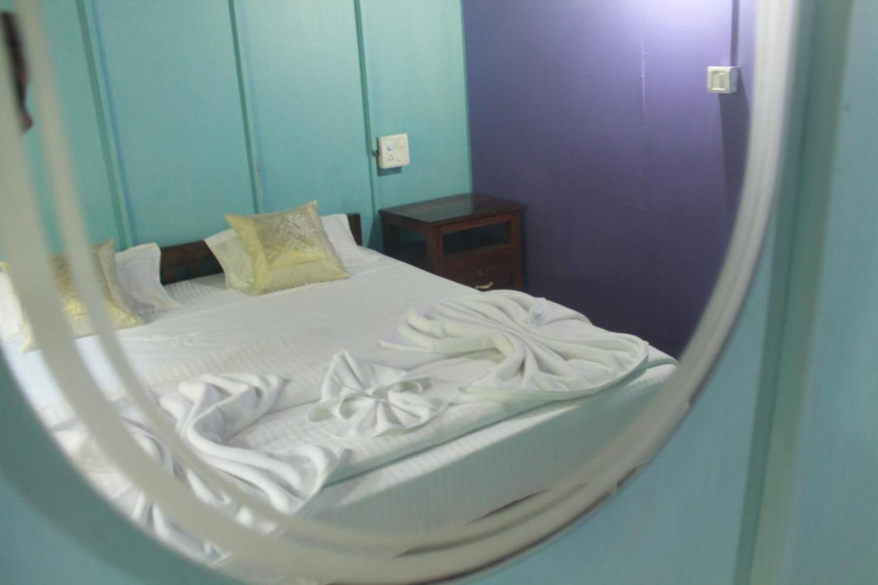 Sea Bird Beach Cafe & Cottages Morjim Luaran gambar