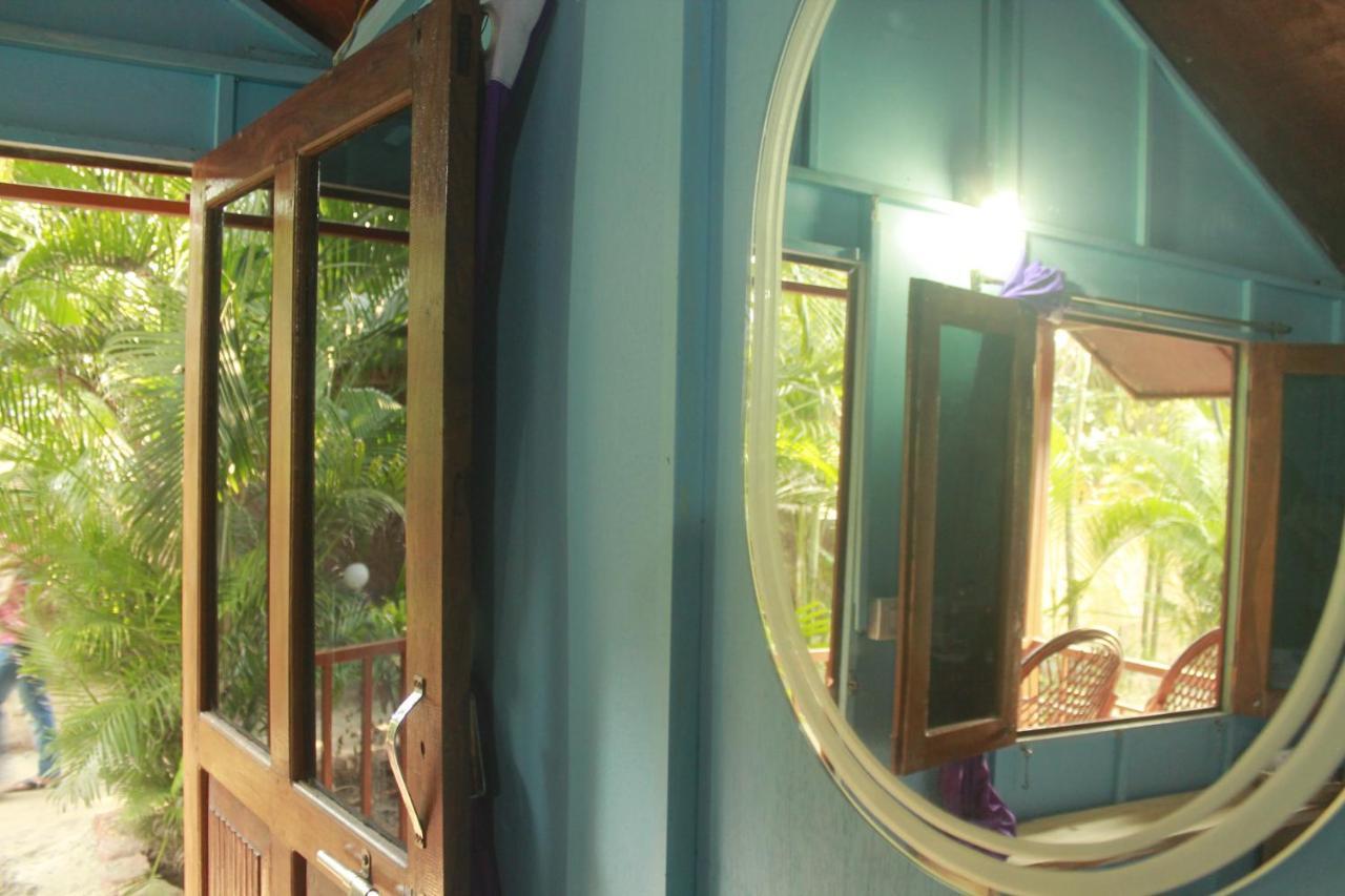 Sea Bird Beach Cafe & Cottages Morjim Luaran gambar
