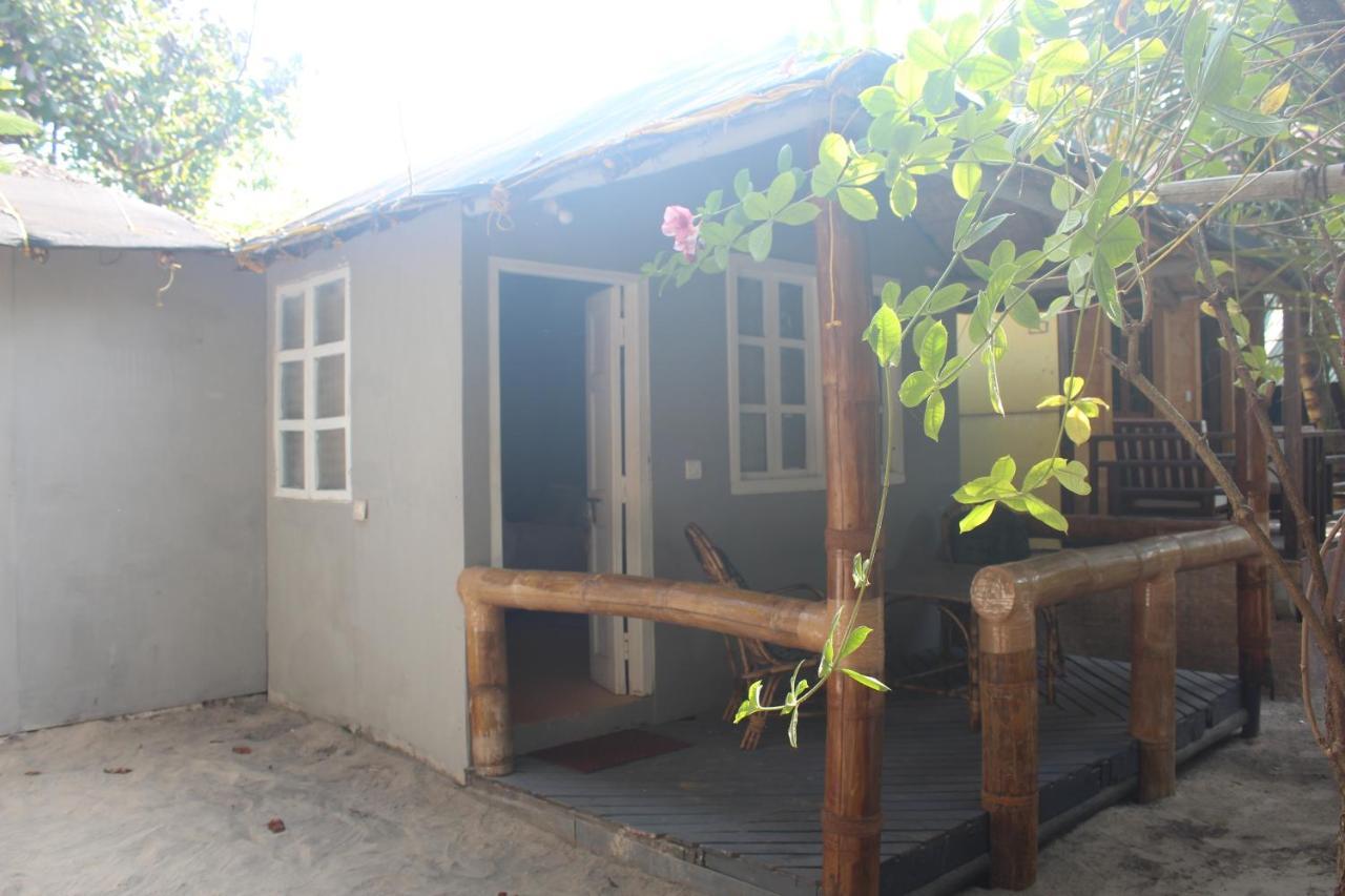 Sea Bird Beach Cafe & Cottages Morjim Luaran gambar