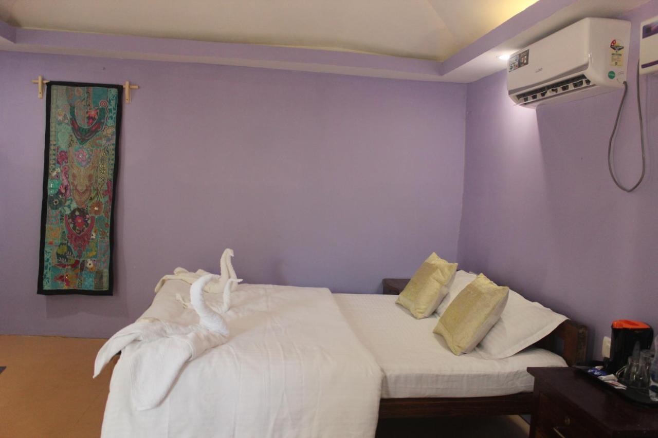 Sea Bird Beach Cafe & Cottages Morjim Luaran gambar