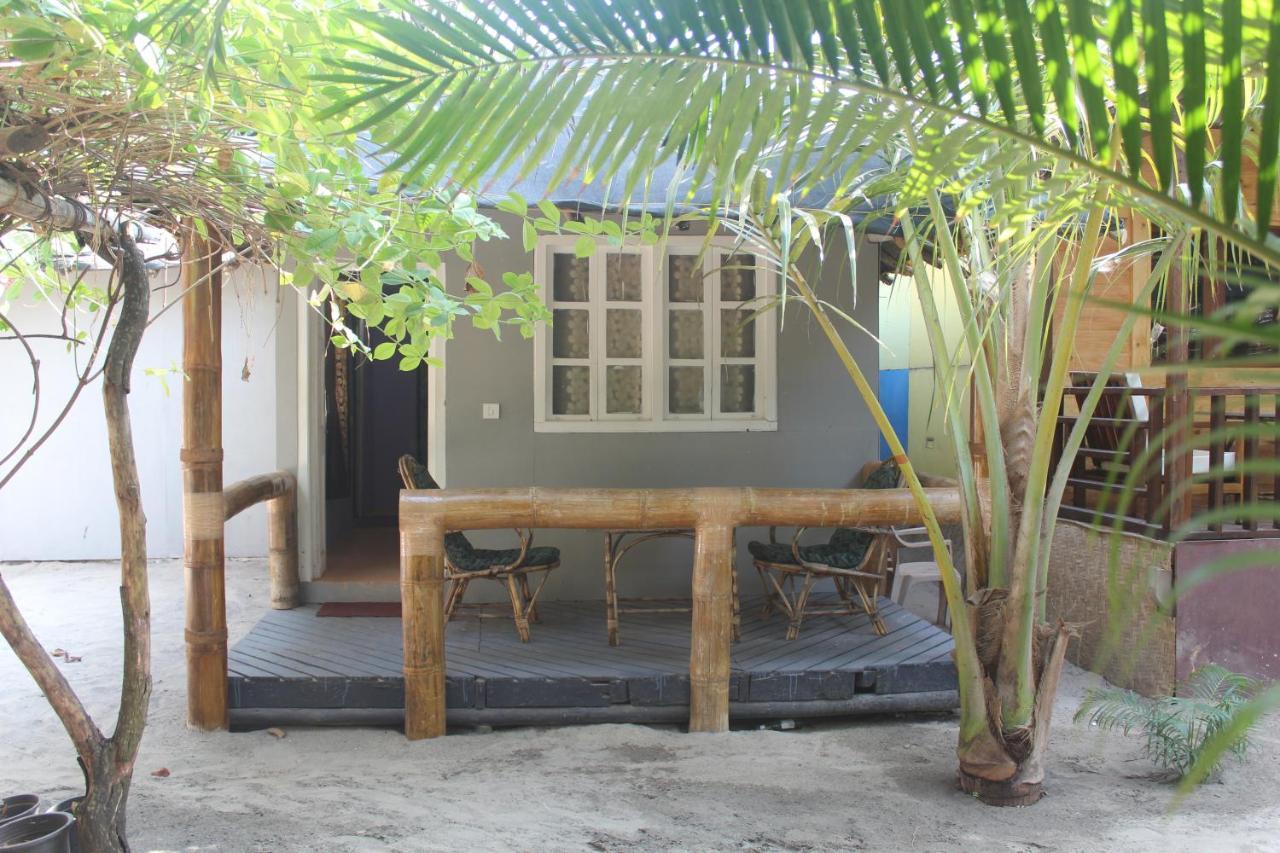 Sea Bird Beach Cafe & Cottages Morjim Luaran gambar