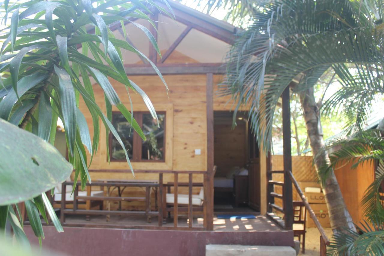 Sea Bird Beach Cafe & Cottages Morjim Luaran gambar