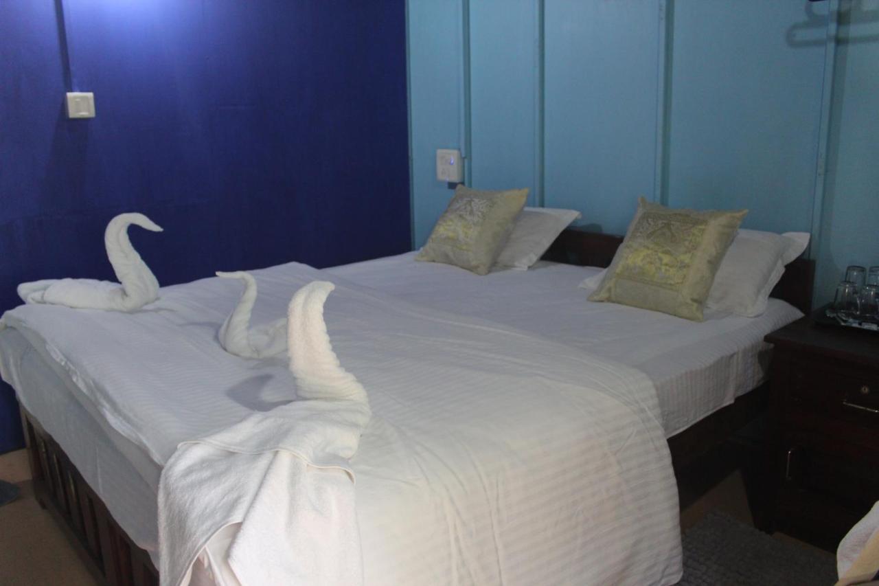 Sea Bird Beach Cafe & Cottages Morjim Luaran gambar