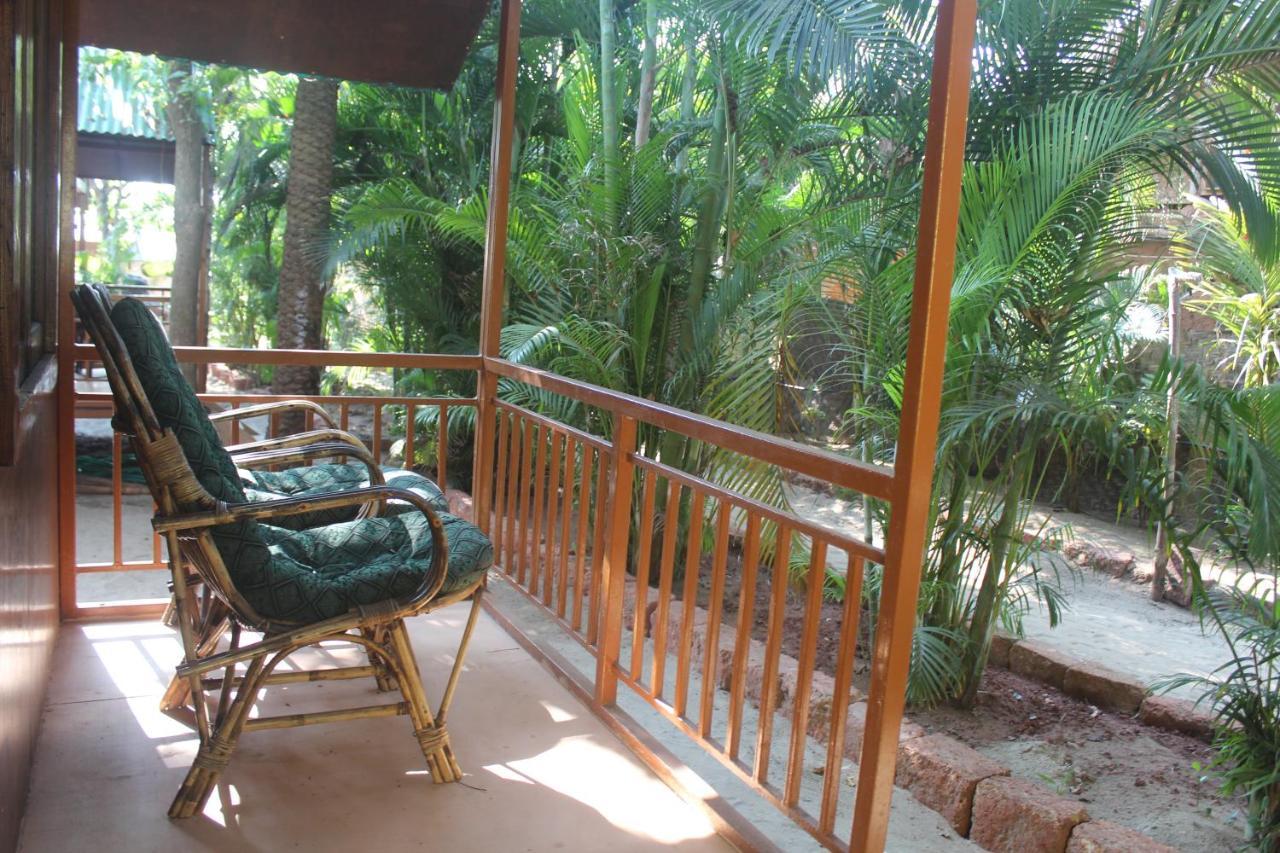 Sea Bird Beach Cafe & Cottages Morjim Luaran gambar