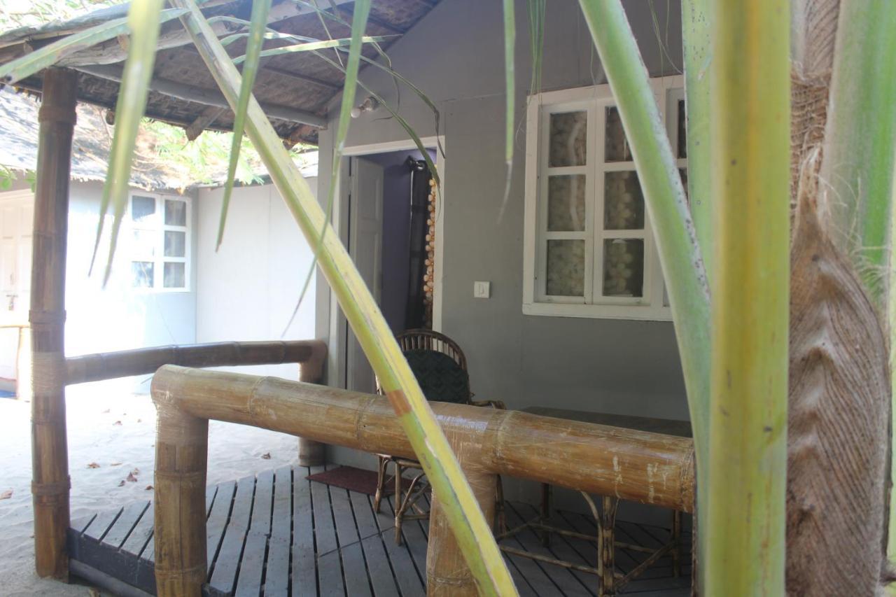 Sea Bird Beach Cafe & Cottages Morjim Luaran gambar